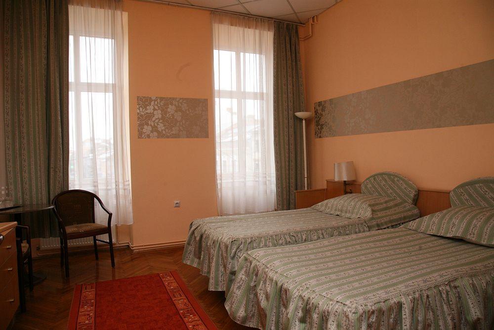 Hotel Melody Central Cluj Napoca Bagian luar foto